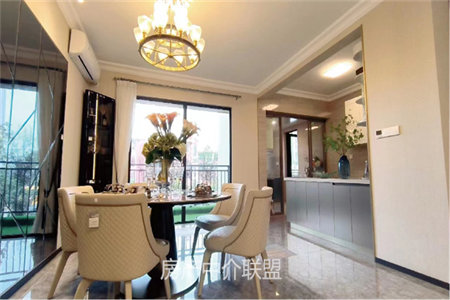 鲁东大厦3室2厅2卫132平带车位附房128万